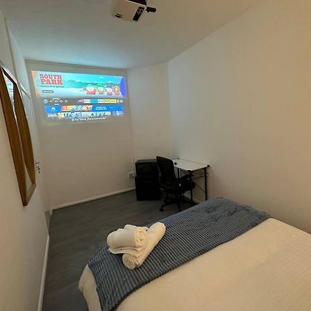 Small Cozy Private Bedroom Zone1 Лондон Екстер'єр фото