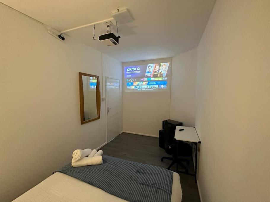 Small Cozy Private Bedroom Zone1 Лондон Екстер'єр фото