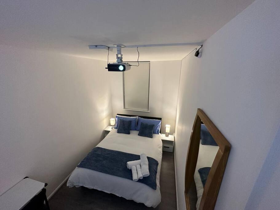 Small Cozy Private Bedroom Zone1 Лондон Екстер'єр фото