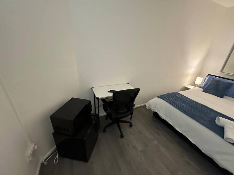 Small Cozy Private Bedroom Zone1 Лондон Екстер'єр фото